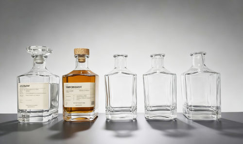 세련되고 대담한 유리병 디자인을 만나보세요